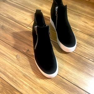 Steve Madden Black Wedges Narrow Shoe, Too Tight On My Foot